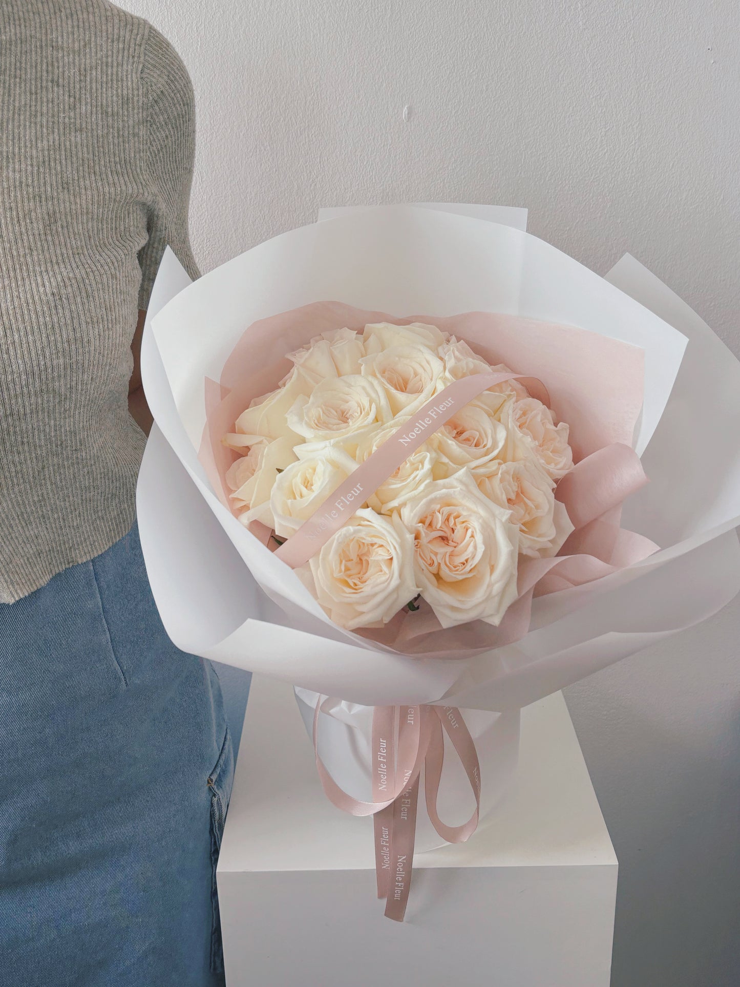 "Ivory Dreamscape" White Lychee Rose Bouquet