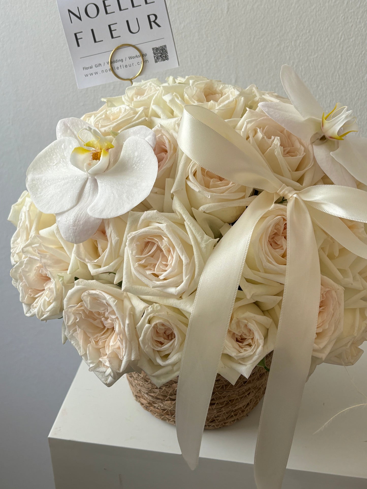 "Mi Amour" White O’hara Lychee Rose Basket