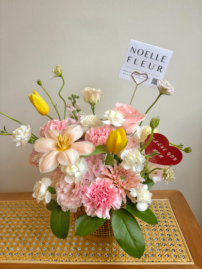 "Elegant Embrace" Fresh Flower Basket (Mother's Day’25)