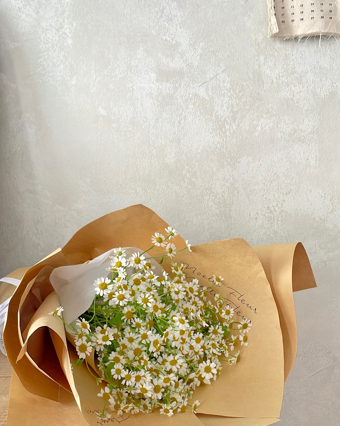 “Daisy Fields” Fresh Tanacetum Daisy Bouquet