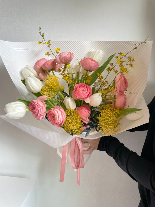 "Jubilant" Fresh Ranuculus Bouquet | Noelle Fleur