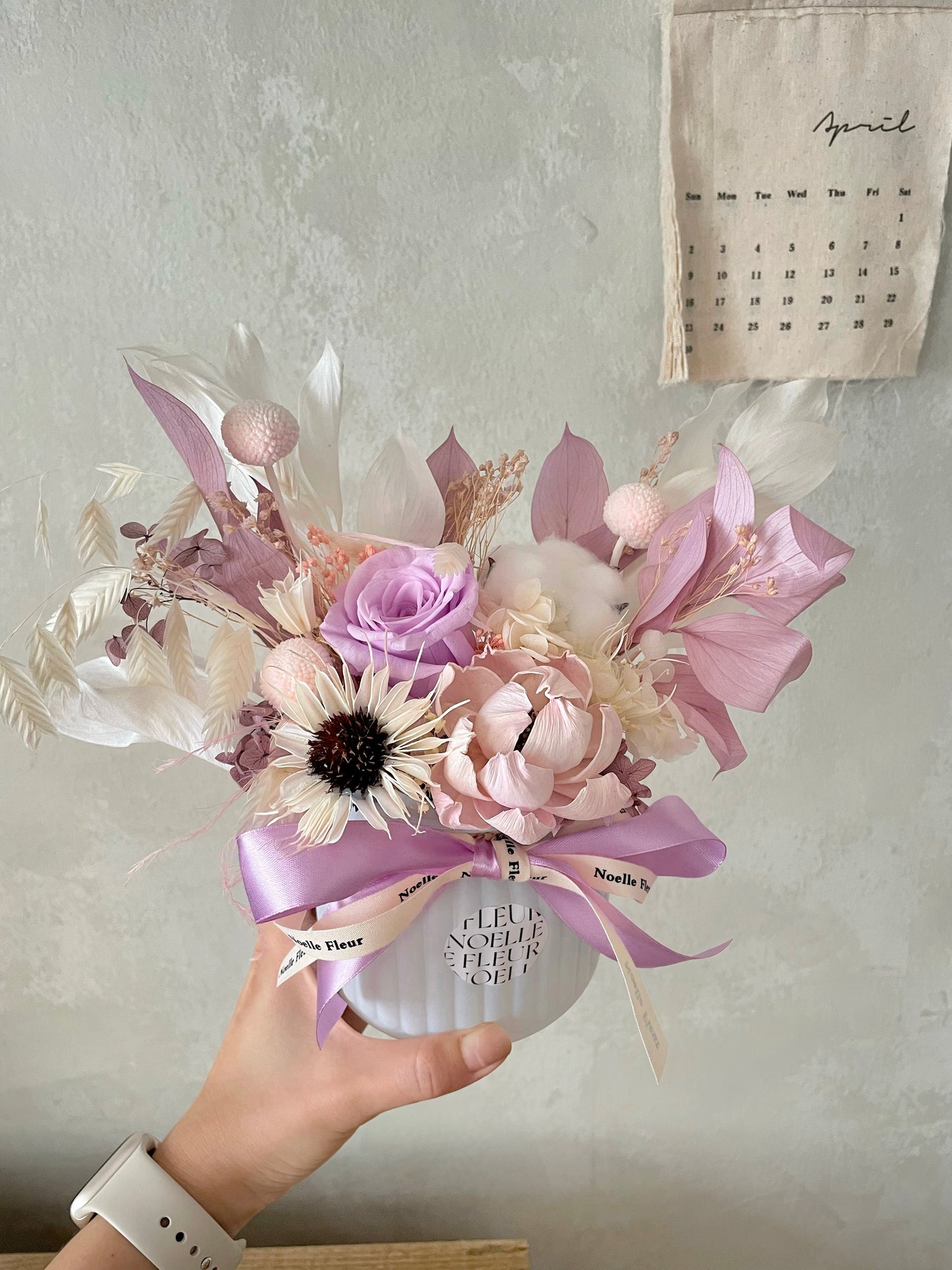 "Petals of gratitude" Preserved Flowers Vase | Noelle Fleur