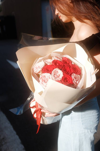 "Romance à Paris" Rose Bouquet